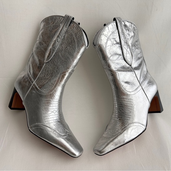 ✨New STEVE MADDEN Josefine Squared Toe Leather Western Booties Silver 7.5M - Picture 4 of 9